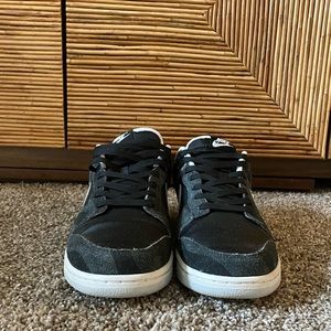 Nike Dunk Low
Retro Animal Pack Zebra